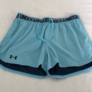 Under armour women short size M